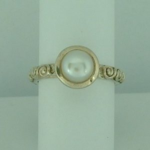 Sterling Silver Freshwater Pearl Ring -0