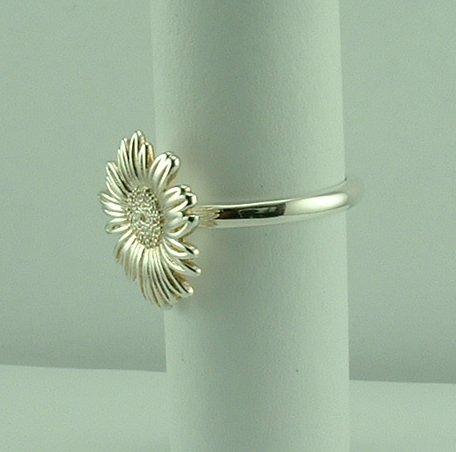Sterling silver Daisy design Ring -240