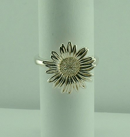 Sterling silver Daisy design Ring -242