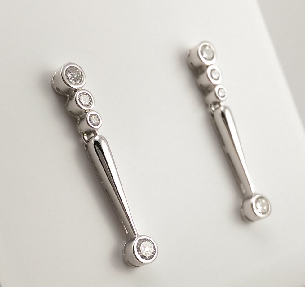 18ct White Gold Diamond Earrings-0