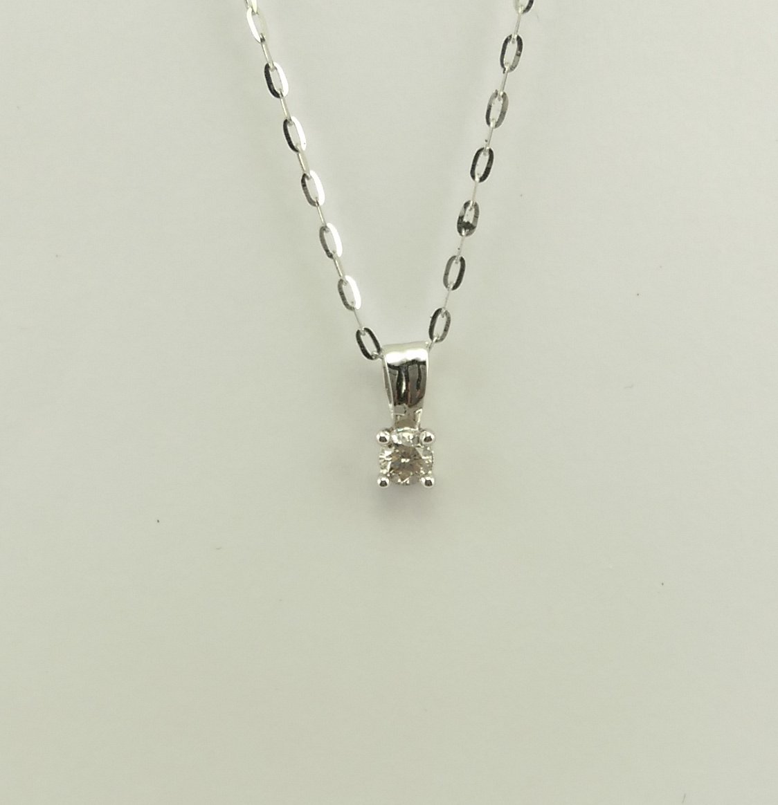 18ct White Gold Solitaire Diamond Pendant and chain-0