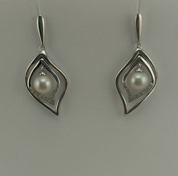 9ct White Gold Diamond and Pearl Earrings -0