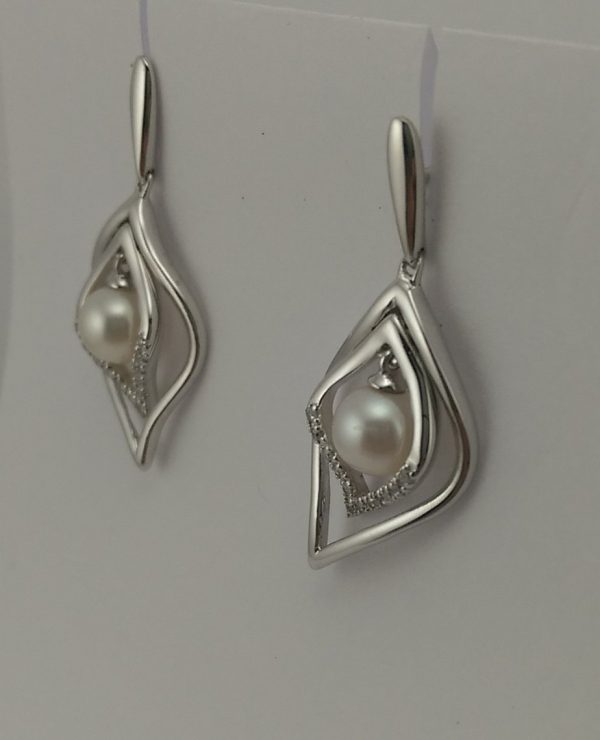 9ct White Gold Diamond and Pearl Earrings -885