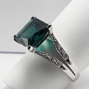 9ct White Gold Green Quartz and Diamond Ring-1226