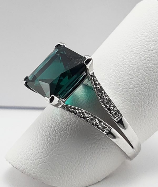 9ct White Gold Green Quartz and Diamond Ring-1226