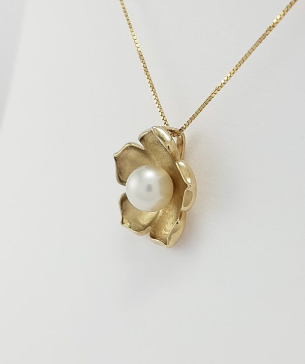 9ct Yellow Gold and Freshwater Pearl Flower Pendant on Chain-1330