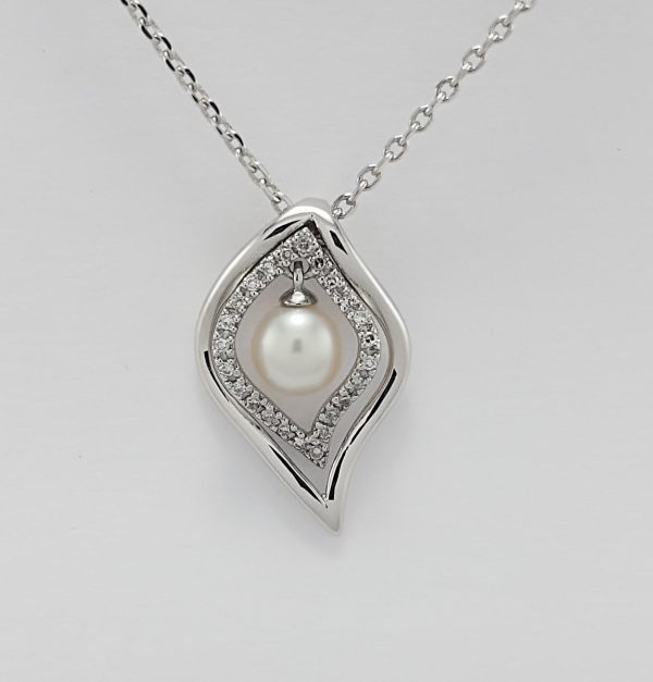 9ct White Gold Diamond and Freshwater Pearl Pendant and Chain-1353