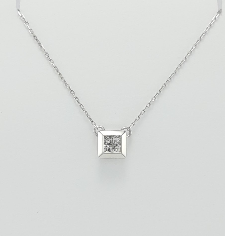 18ct White Gold Diamond Pendant and chain-0