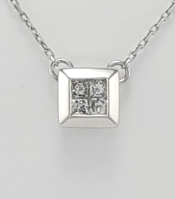 18ct White Gold Diamond Pendant and chain-1386