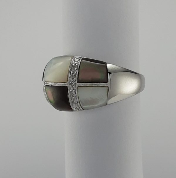 9ct White Gold Mother of Pearl and Diamond Ring -1263