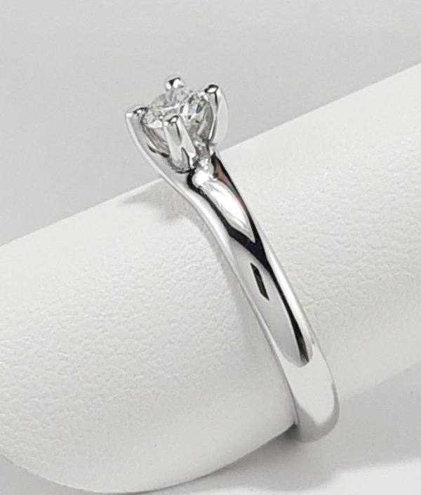 18ct White Gold Solitaire Ring -1520