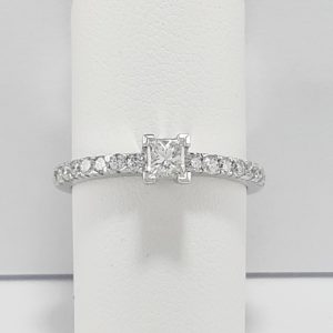 18ct White Gold Princess cut Diamond Ring -0