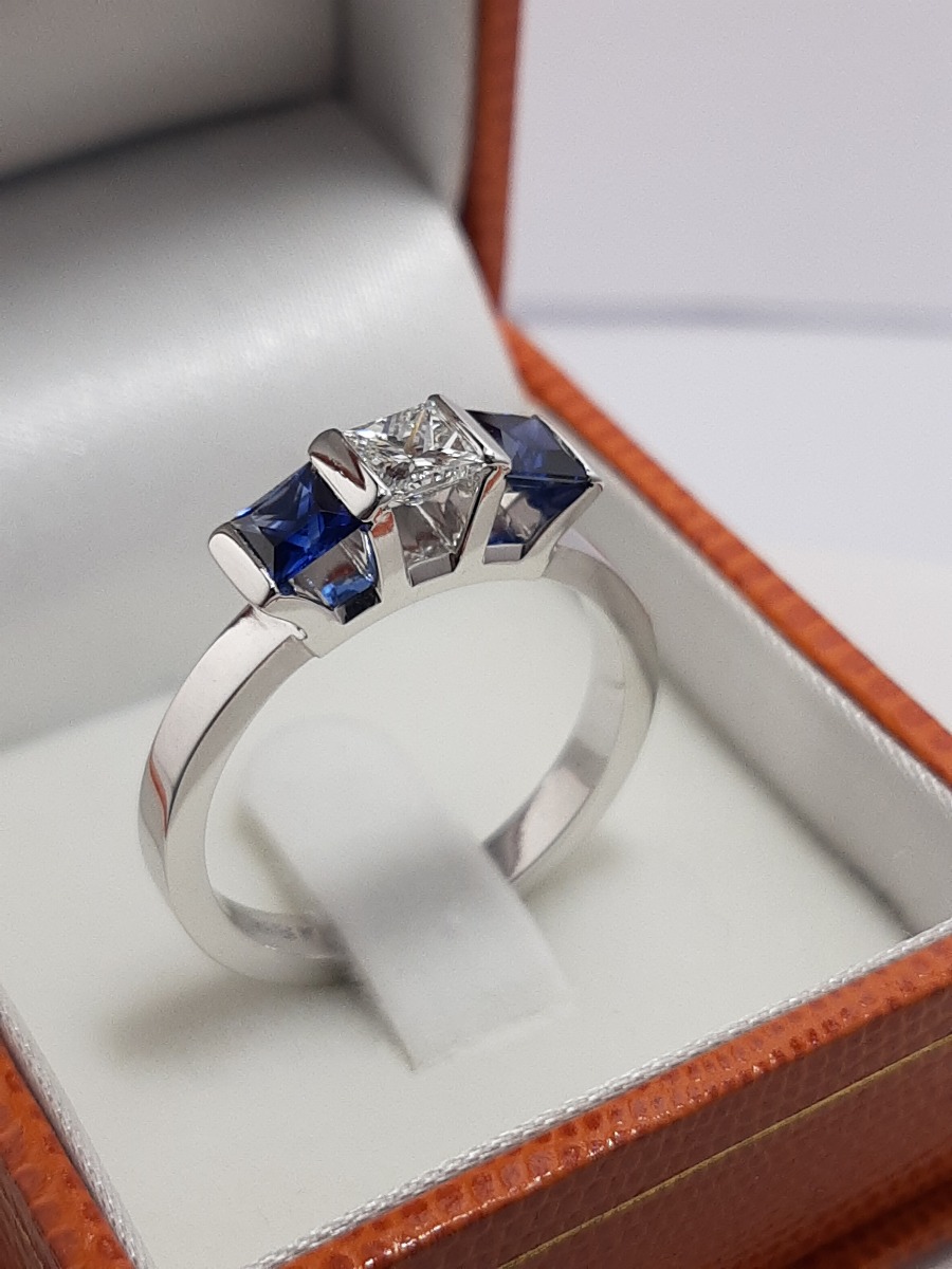 18ct White Gold Sapphire and Diamond Ring -0